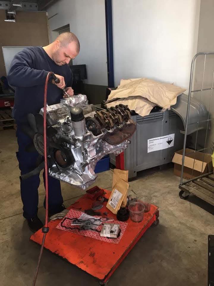 Sós Szilárd a műhelyben